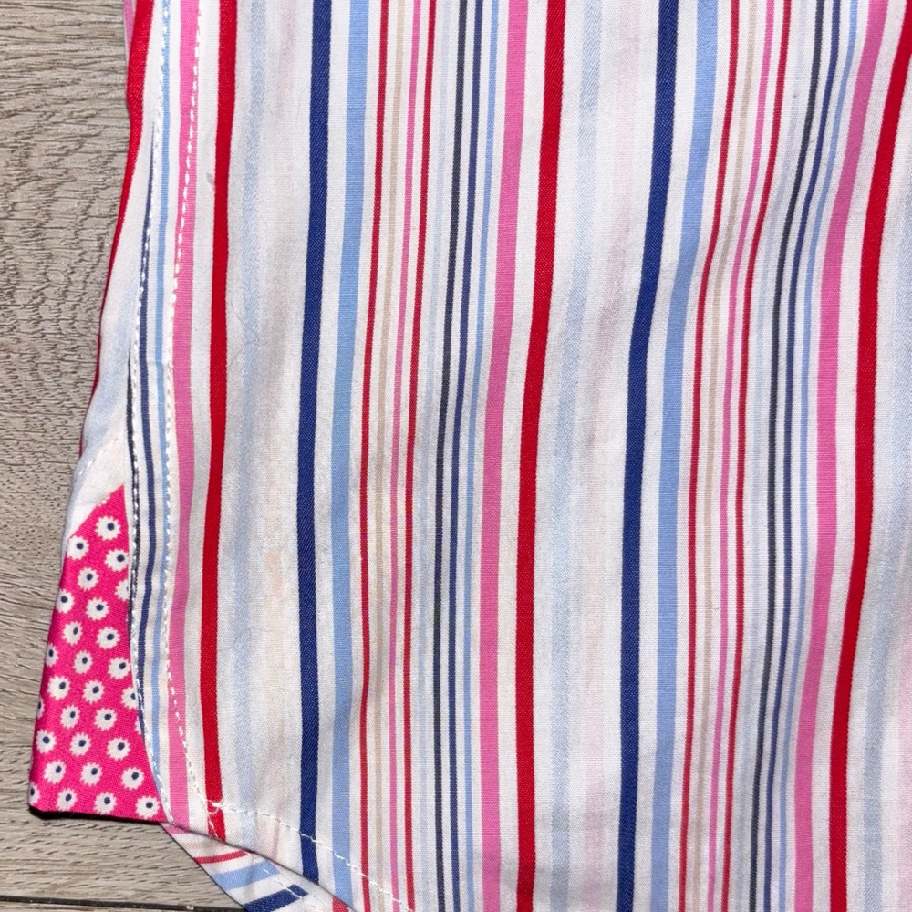 Elegant Striped Men's Shirt with Red and Blue Accents - Picture 3 of 4